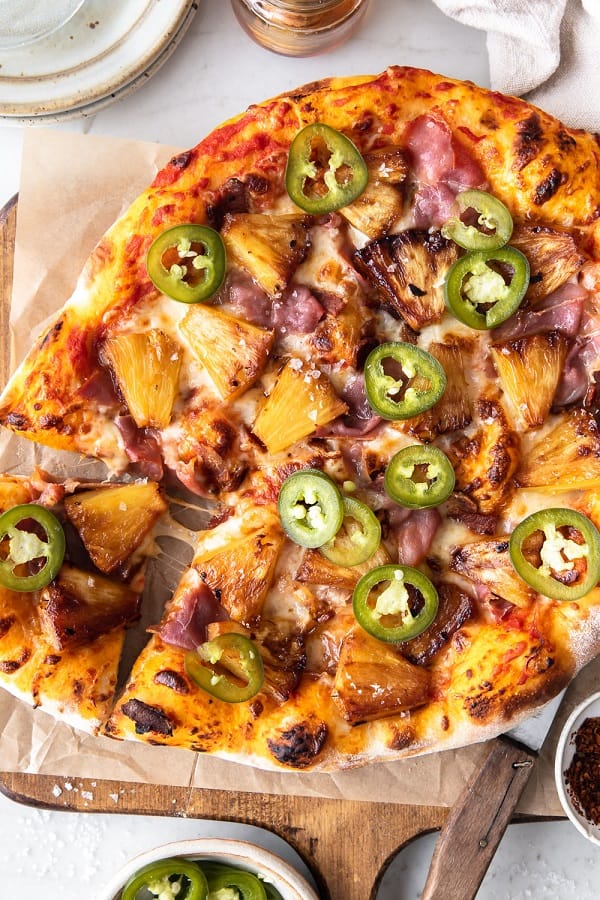 What Is On A Traditional Hawaiian Pizza